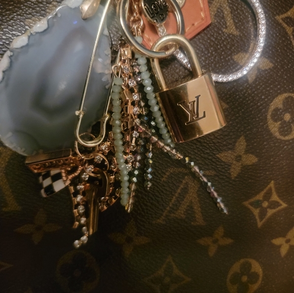 Louis Vuitton Lock & key - Picture 11 of 17
